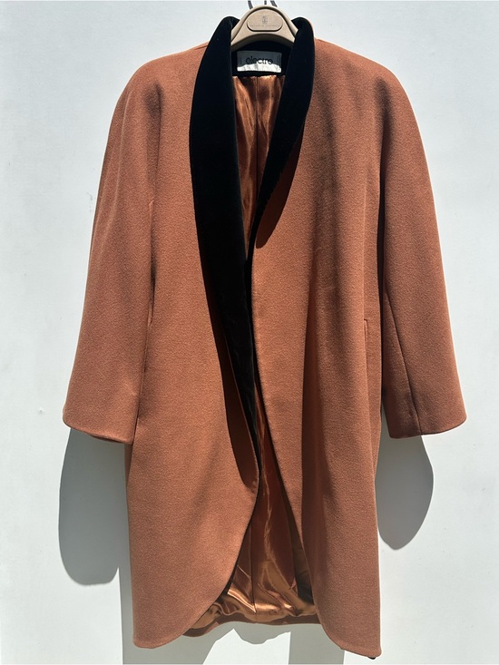 Electre Jackets & Blazers - Electre Vintage French Tan Wool Women's Coat with Black Velvet Collar, M-L